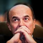 Bersani al Cavaliere: "Basta con le tangenti. E basta anche con Berlusconi" Bersani al Cavaliere: "Basta con le tangenti. E basta anche con Berlusconi"