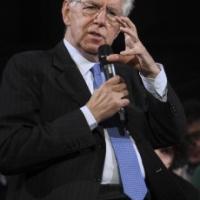 Il piano di Monti per riformare la scuola: "Otto miliardi nell'arco della legislatura" Il piano di Monti per riformare la scuola: "Otto miliardi nell'arco della legislatura"